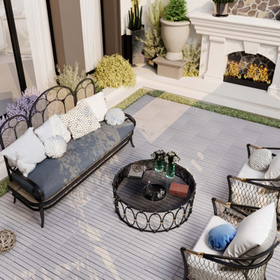 10 tuiles de terrasse extérieures emboîtables avec motif rayé, bois franc d'acacia gris clair et base en plastique optimisée pour le drainage des patios, balcons et piscines.