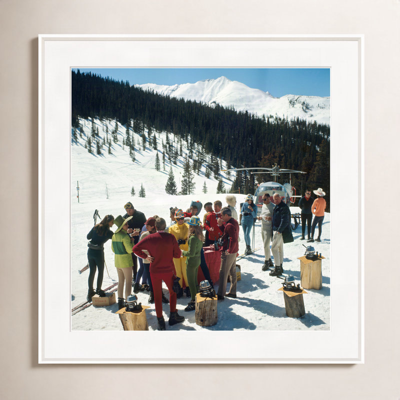 Pique-nique «Snowmass» par Slim Aarons - photographie, H 43 po x l 43 po x P 1,5 po, Cadre simple blanc
