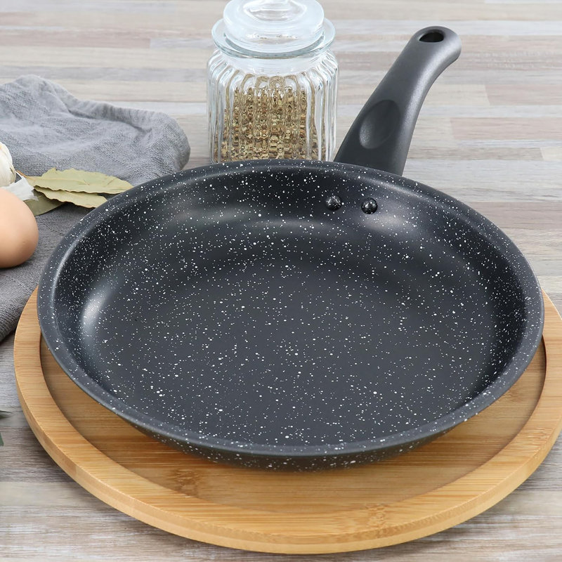 Poêle à frire ronde 9,5 pouces antiadhésive en acier au carbone avec poignée en bakélite Cool-touch - Poêle légère pour une cuisson uniforme et quotidienne