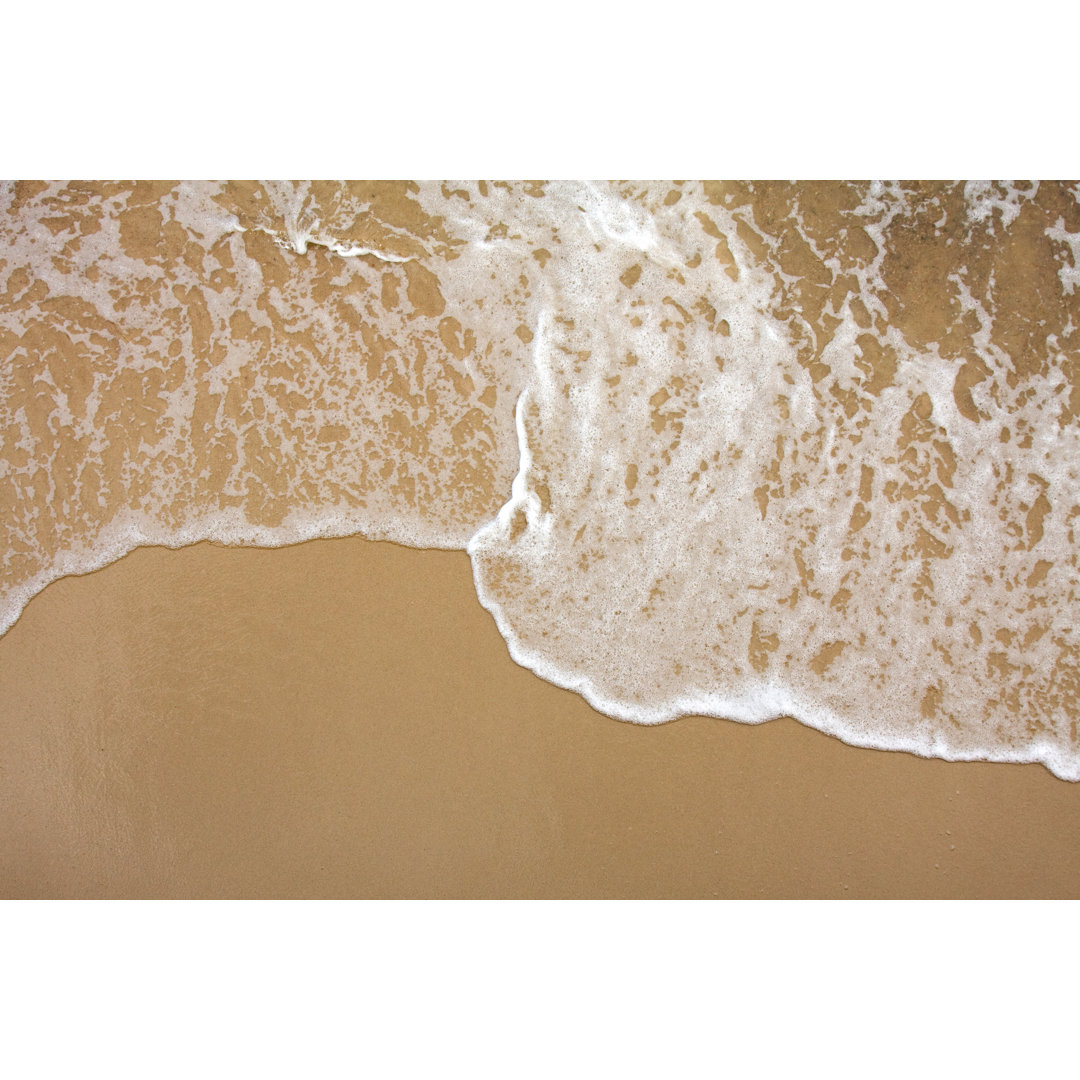 Strand mit einem Surfbrett von Danilovi - Drucken