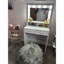 Bureau de meuble-lavabo pour chambre à coucher avec miroir et lumières, rangement à 2 niveaux, grand tiroir - option attrayante blanche Radiant