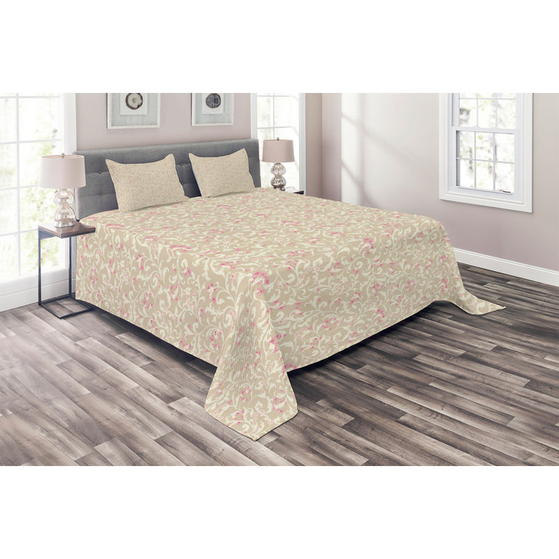 Farmhouse / Country Polyester Floral Coverlet, King Bedspread + 2 Shams