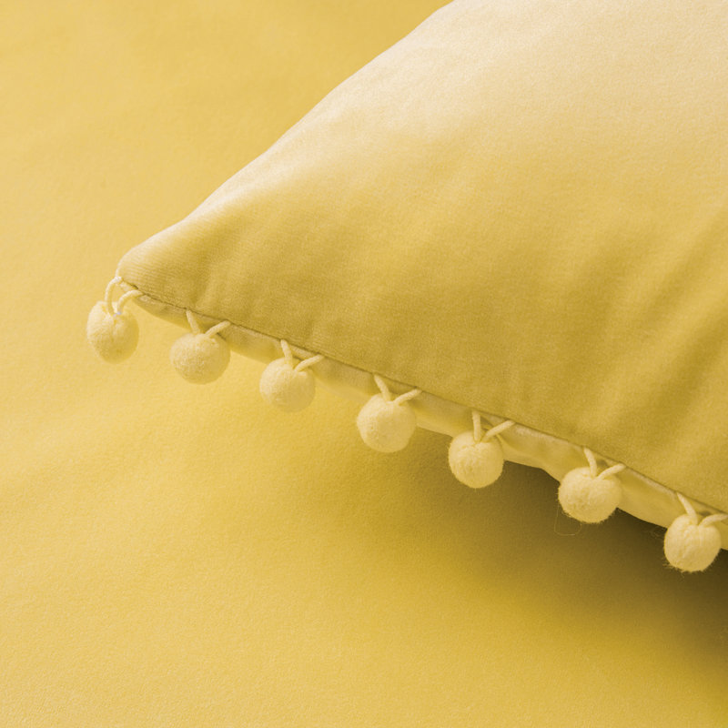 Coussin Silky Velvet Series Pom-poms, Jaune, Housse de coussin et insert, Rectangle H 12 po x l 20 po