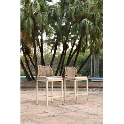 Ensemble de 2 tabourets de bar à hauteur de comptoir, cadre en aluminium torsadé à deux tons tissé à la main jaune et jaune clair avec coussins imperméables ivoire, chaises hautes d'extérieur pour l'extérieur