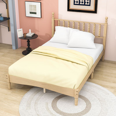 Lit plateforme en bois avec tête de lit