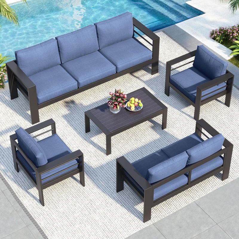 Ensemble de conversation 5 pièces pour patio moderne en aluminium, canapé d'extérieur 7 places avec coussins bleus épais et structure noire et table basse