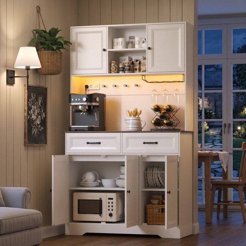 Garde-manger de 71 po de hauteur avec bar à café, prise de courant intégrée, bande lumineuse à DEL, support à vin, 5 portes et tablettes réglables