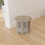 Table d'appoint décorative, plateau rond de 24 po, motifs floraux découpés en bois de manguier, blanc délavé
