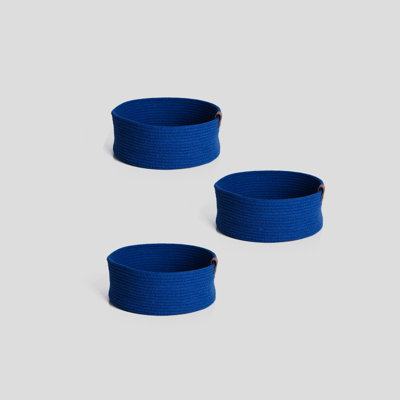 Ensemble de paniers en coton faits à la main (3 pièces), bleu, 5,9 x 5,9 x 2,4 pouces | 100% corde de jute de coton, petits organisateurs de bureau idéaux | Solution de rangement élégante et fonctionnelle pour la maison ou le bureau, parfaite pour le désencombrement
