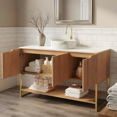 Armoire de salle de bain autoportante avec 3 portes et tablettes ouvertes