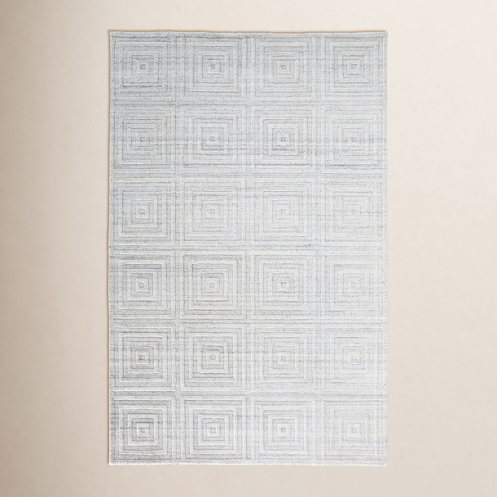 Kentoria Handmade Viscose White/Silver Rug, Rectangle 3'6" x 5'6"