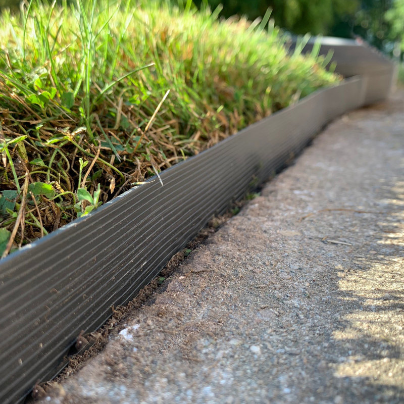 Plastic Lawn Edging, 4cm H x 2000cm W x 4cm D