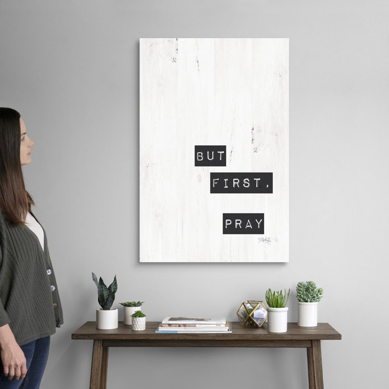 Reproduction d’art textuel sur toile, "but d’abord, priez" par Marla Rae, H 36 po x l 24 po x P 1,25 po, Toile tendue
