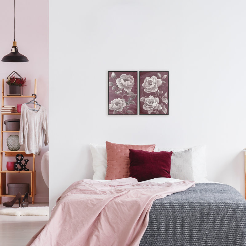 Ensemble de 2 giclées encadrées bourgogne, "Chambermaid Blossoms", design par Annabelle Hall, H 18 po x l 24 po
