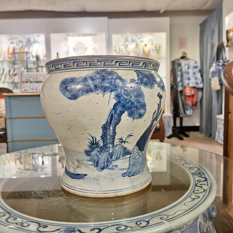 Pot en porcelaine bleu et blanc avec personnages