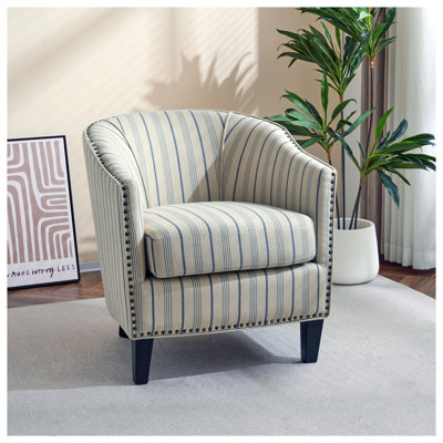 Fauteuil demi-tonneau rembourré à rayures avec accents cloutés et pieds en bois massif beige et bleu