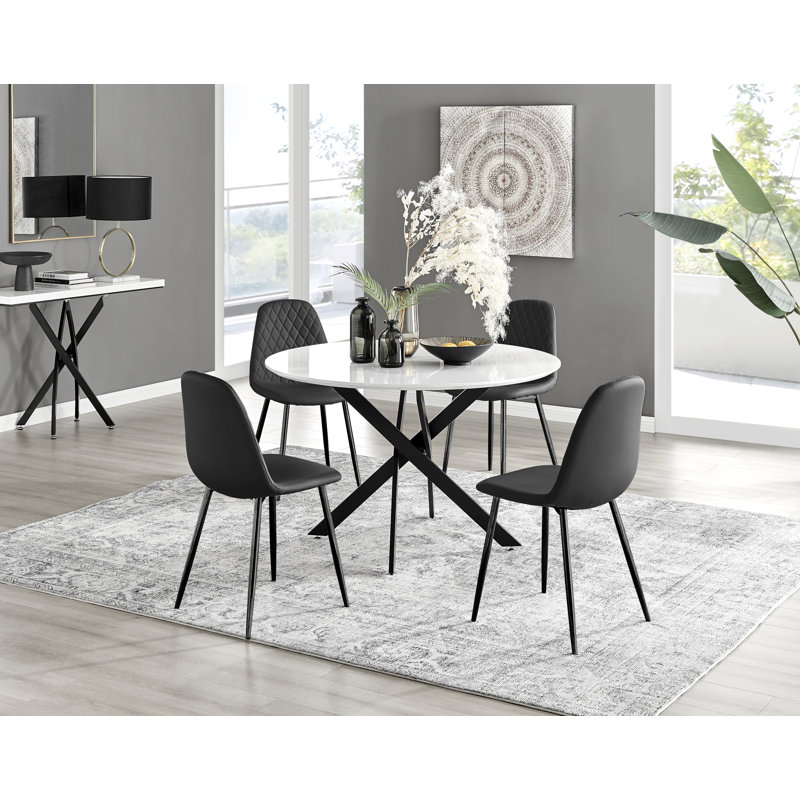 Ensemble repas pour quatre personnes, Noir