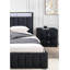 Table de chevet de style contemporain avec garniture cloutée, table de chevet pour chambre à coucher