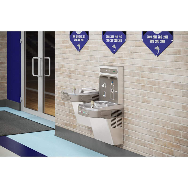 Station de remplissage de bouteilles Elkay EZH2O avec l'activation mains libres du refroidisseur ADA