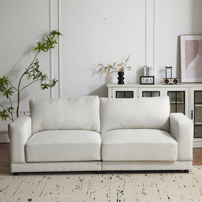 Canapé moderne avec coussins moelleux et fabrication robuste pour un confort ultime