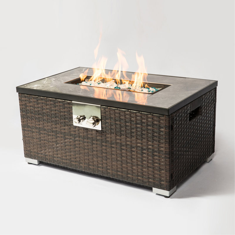 Table de foyer au gaz propane 32 po, foyer rectangulaire de 50 000 BTU, plateau de table en carrelage avec une belle base en osier pour la terrasse extérieure du jardin - brun