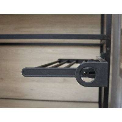 Hordville Tie Rack