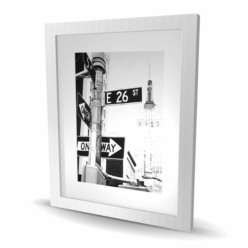 «New York City Street Signs - Black Places», reproduction d'art encadrée, H 20 po x l 16 po