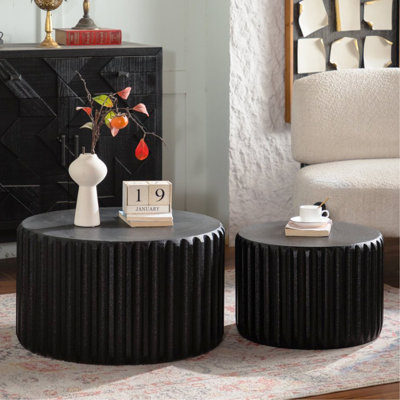 Table basse ronde noire avec motif festonné, fonction emboîtable, bord courbé élégant, convient aux salons, chambres à coucher, bureaux à domicile, style moderne, fabrication, sans assemblage requis, caractéristique,