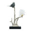 Figurine oiseau sur une branche-408830220