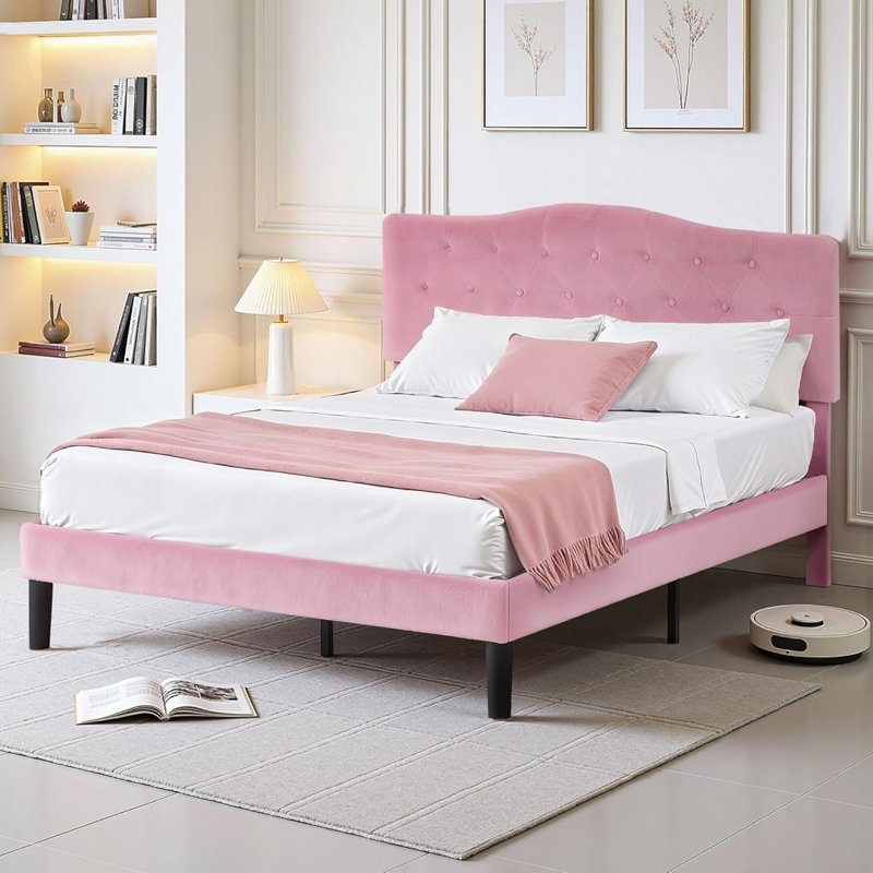 Grand lit tapissier en velours rose