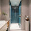 Porte de douche pivotante universelle avec finition - verre trempé de 1/4 po, rainure murale, poignée en acier inoxydable # 304, vérifiée, facile à installer, système confortable, bonne résistance aux fuites, couvercle réglable 28-29 3/8 po