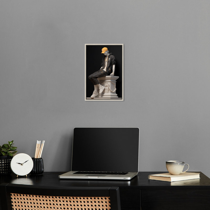 Classical Marble Street Statue III Urban Man Cave par Notoriart, H 46 po x l 31 po, Cadre argenté