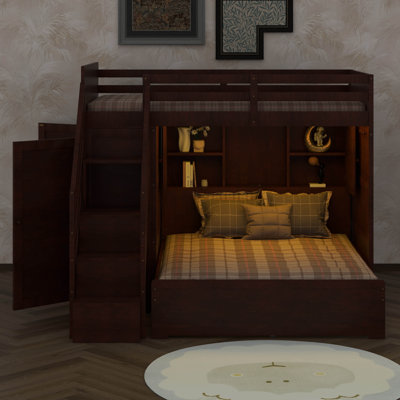 Lit superposé simple au dessus d'un lit double avec station de charge et lumières DEL, lit superposé en bois massif avec tablettes, escaliers et garde-robe