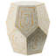 Tabouret de 18 po x 18 po x 21 po avec capes hexagonales, teintes crème et jaunes, décorations incrustées, formes de losanges, table d'appoint faisant office de table d'appoint, caractéristiques, motifs, utilisé