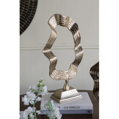 Sculpture en boucle abstraite en aluminium 10,5 x 4 x 18 po avec finition or texturée et support