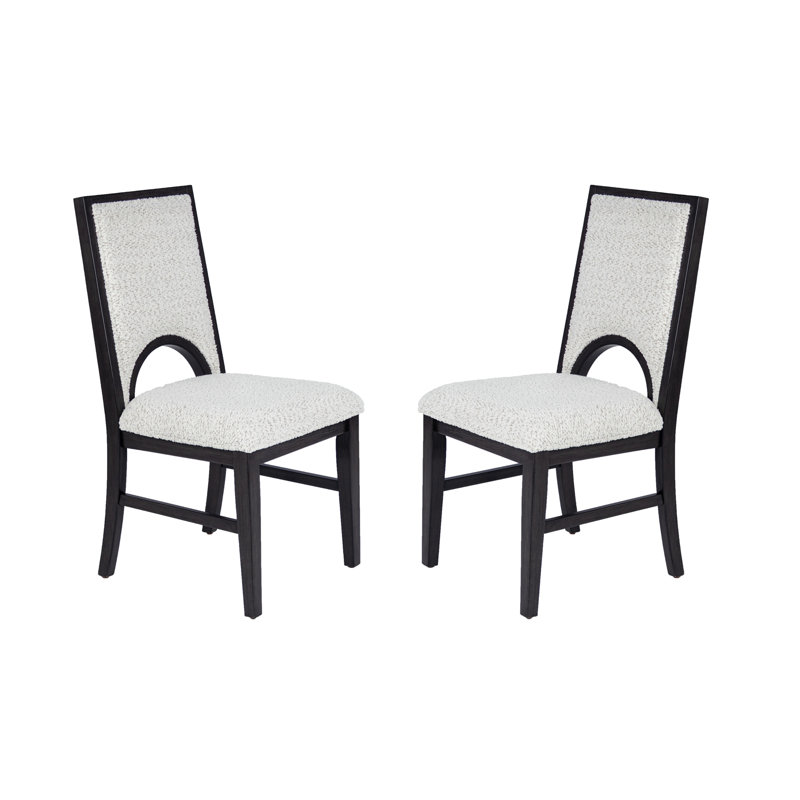 Chaise à découpes arquée en tissu blanc