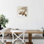 Pomme de pin beige rustique avec branches enneigées, hiver chaud, art mural 24 po x 24 po