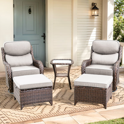 Ensemble de mobilier de patio en osier - Ensemble de conversation modulaire en rotin 5 pièces avec 2 chaises berçantes pivotantes, 2 repose-pieds et 1 table d'appoint pour terrasse