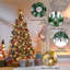 Arbre de Noël artificiel givré décoré de pommes de pin-1159597728-1165044875