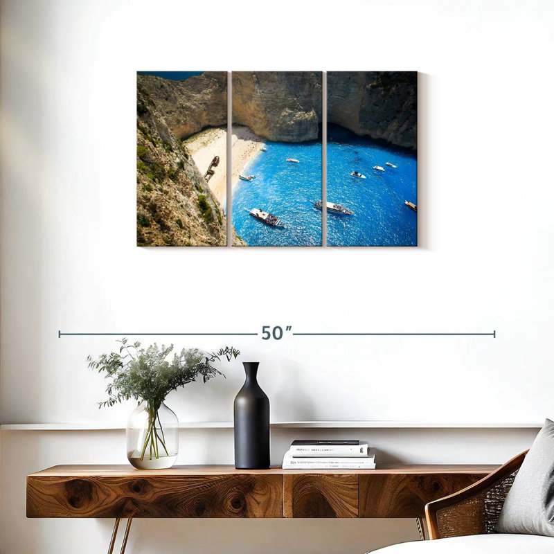 Vue aérienne de la plage de Navagio, H 20 po x l 33 po