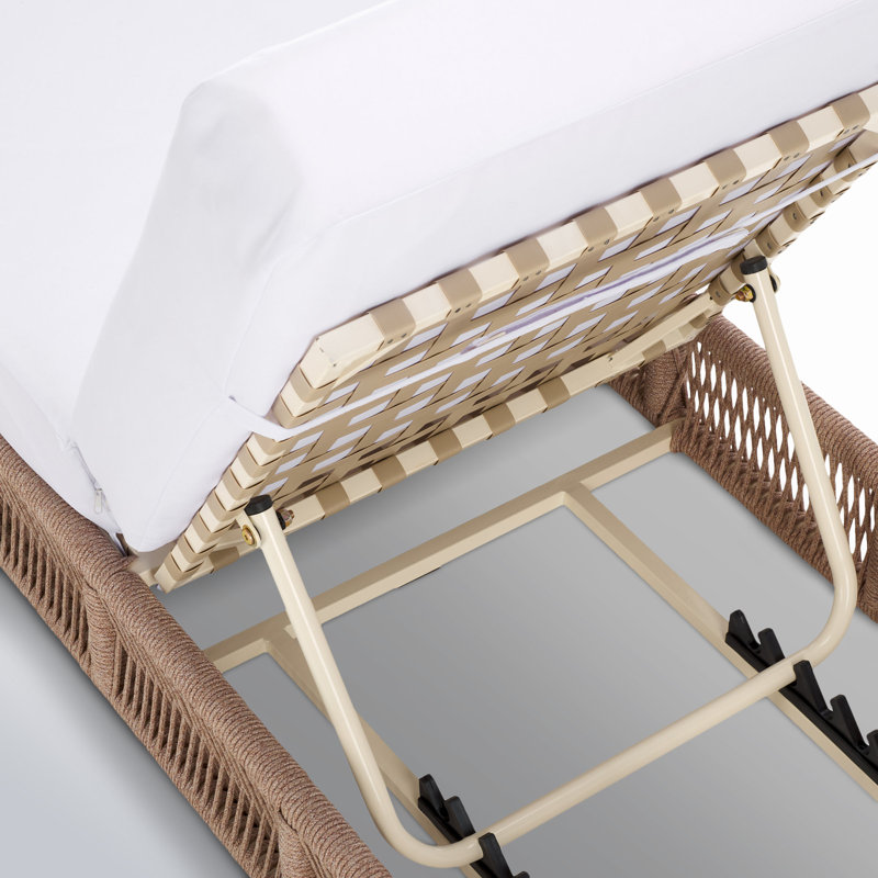 Chaise longue d'extérieur Langley, Cadre naturel / coussin blanc
