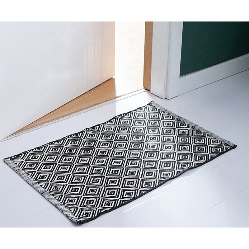 Black Cotton Blend Woven Classic Diamond Geometric Small Area Rug 24" W, Rectangle 2' x 2'11"