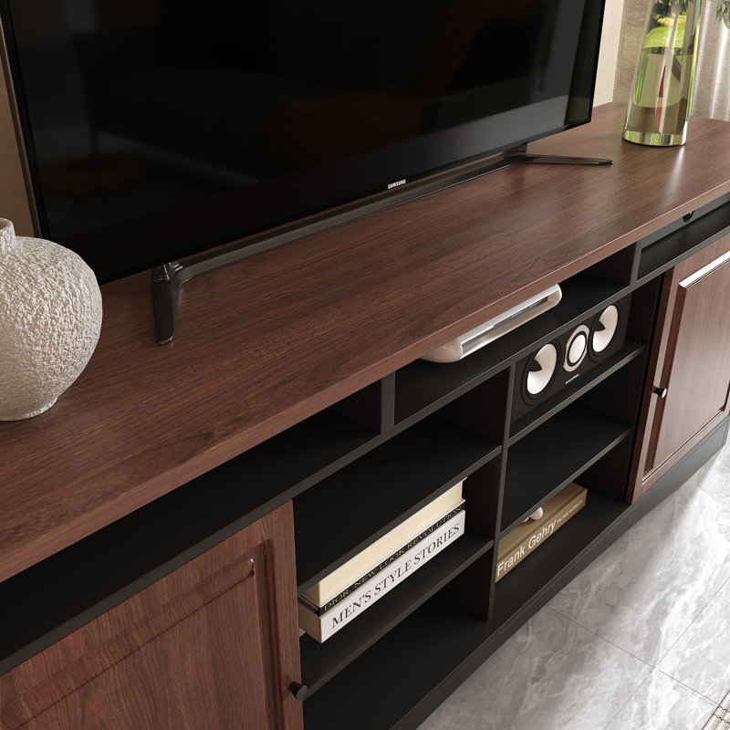 Console multimédia Rutail de 78 po avec tablettes et armoires de rangement ouvertes