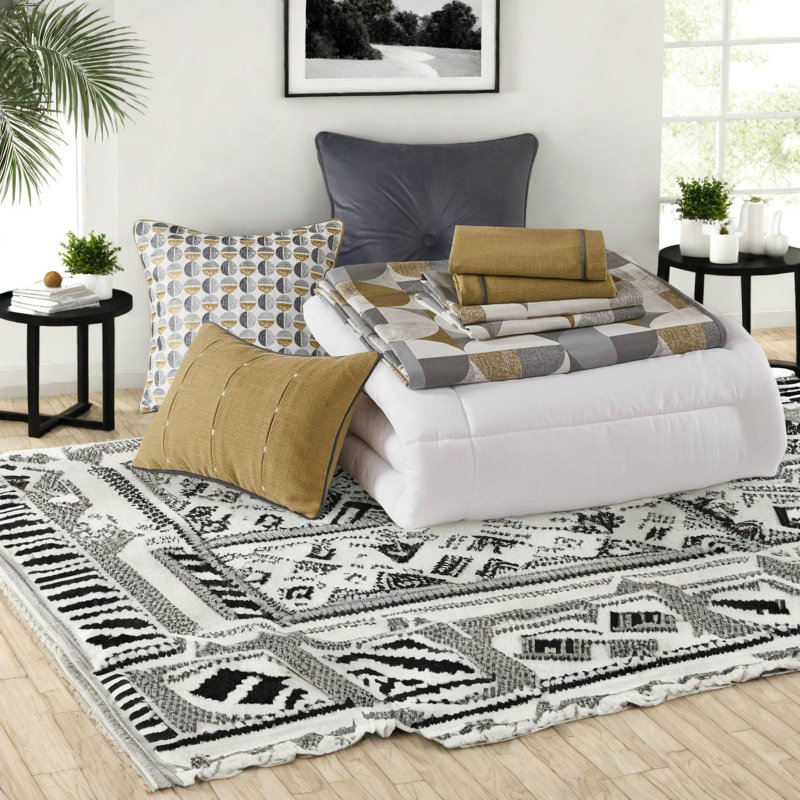 Oversized 8 Piece Bedding Sets, Polyester Jacquard Modern Home Queen