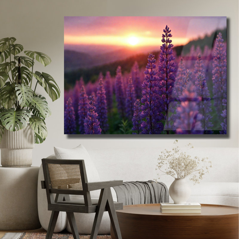 Tableau mural en verre trempé au coucher du soleil sur un lupin violet, H 16 po x l 20 po