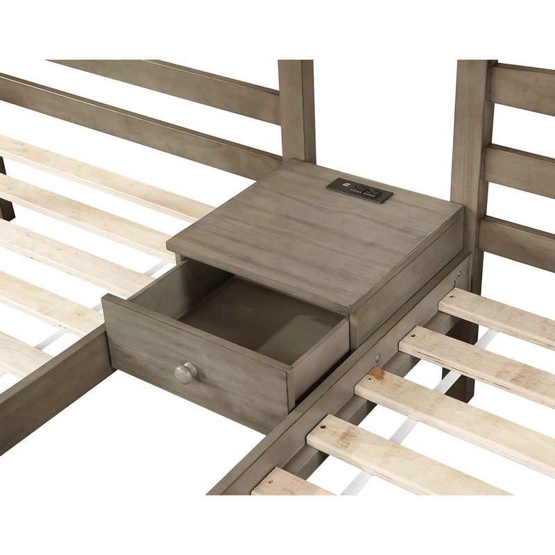 Lit simple triple transitionnel gris chaud, fabrication en bois massif, position réversible, table de chevet encastrée avec et puissance, barrières de sécurité pour une utilisation sécuritaire, matériau principal de style compatible avec le matelas,