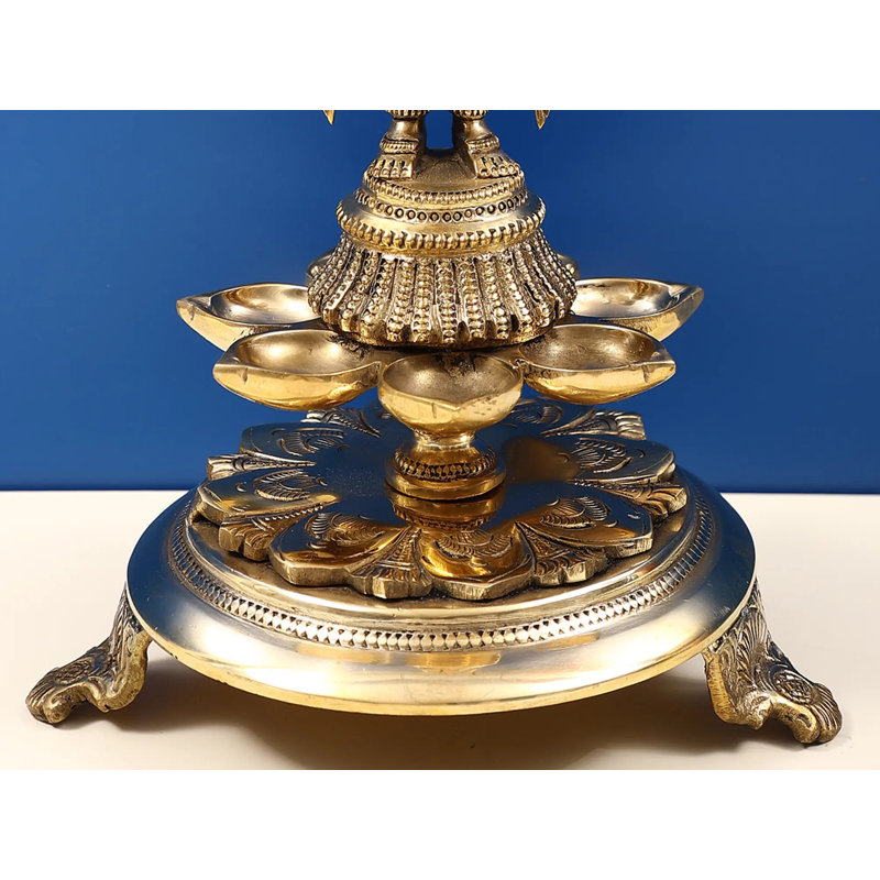 Fine Deepalakshmi sur sept diyas