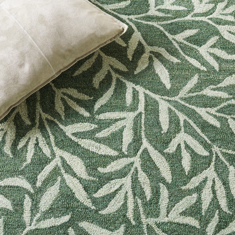 Jalayiah Hand Tufted Wool/Cotton Floral Rug in Green, Rectangle 5' x 8'
