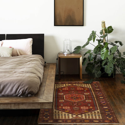 Tapis rouge en laine noué à la main 3 pi 1 po x 5 pi 3 po Andelz