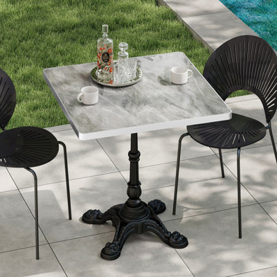 Table carrée en pierre frittée